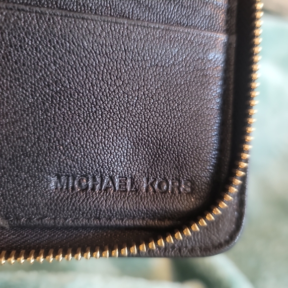 Michael Kors Hamilton Traveler Large Zip Around Black Leather Wallet w/Lock. - Picture 4 of 5